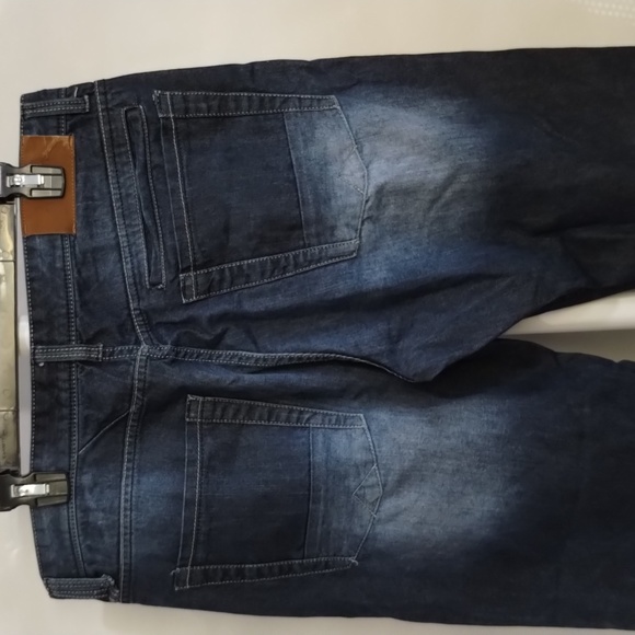 Sean John Relaxed Hamilton Fly Button Front Denim Jeans - Picture 9 of 15